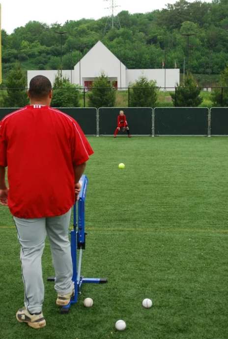 Louisville Slugger Blue Flame Pitching Machine L60111