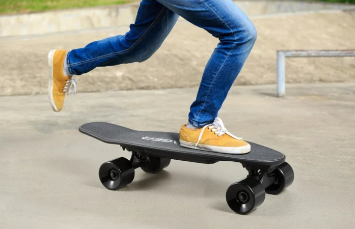Voyager Tailspin Electric Skateboard for Beginners, Kids and Teenagers .Black,2816 oz