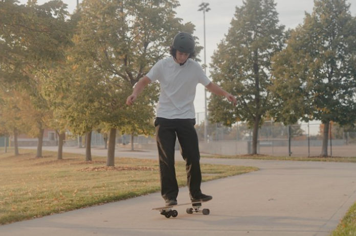 Swingblade Complete Skateboard with Patented Carving Caster Trucks for a Skate/Surf Ride, ABEC-7 Bearings and PU Wheels, for Kids and Adults